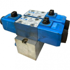 VÁLVULA DIRECIONAL DG4V3-3CM-KUP4D3-H7-60-EN166 - VICKERS usada VÁLVULA DIRECIONAL DG4V3-3CM-KUP4D3-H7-60-EN166 - VICKERS usada