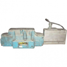 Válvula hidráulica PARKER D81EHE02H4VB0020 usada Válvula hidráulica PARKER D81EHE02H4VB0020 usada