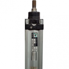 Cilindro pneumático PNEUMAX 1319.40.1400.01 40X1400 usado Cilindro pneumático PNEUMAX 1319.40.1400.01 40X1400 usado