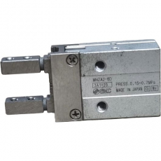 Garra pneumática SMC MHZA2-6D usada Garra pneumática SMC MHZA2-6D usada