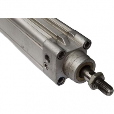 Cilindro pneumático FESTO DNC-32-450-PPV-A 163304 usado Cilindro pneumático FESTO DNC-32-450-PPV-A 163304 usado