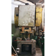 ** PRENSA MARCA GUTMAM CAP. 200 TON usada