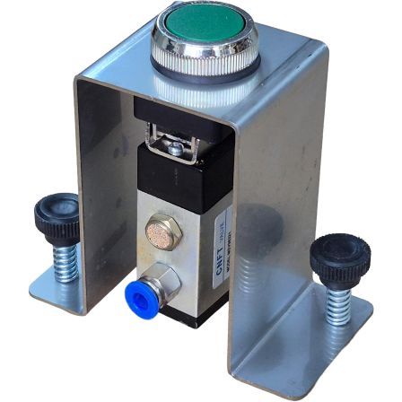 3/2 vias, conexão 1/4, acionamento botão verde / retorno mola, pressão 1,5~8Kgf/cm2. Com conexões instântaneas 1/4X6, silenciador e suporte.
