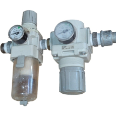Conjunto lubrifil filtro-regulador AW40-F04G-B, regulador AR50-F06BG-B com manômetros - SMC seminovo Conjunto lubrifil filtro-regulador AW40-F04G-B, regulador AR50-F06BG-B com manômetros - SMC seminovo