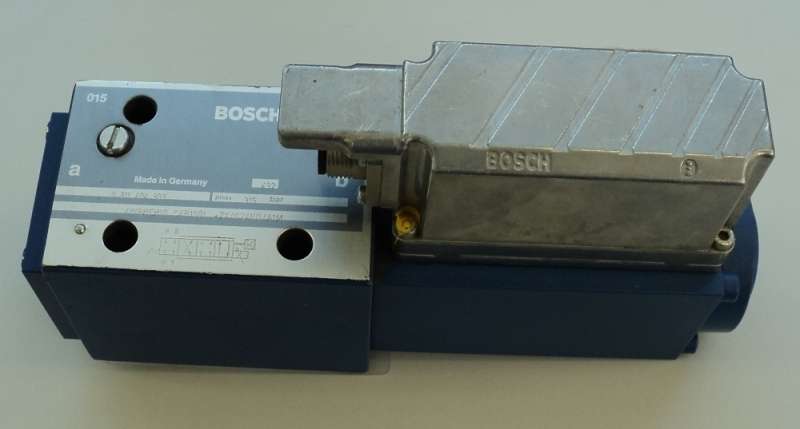 marca: BOSCH <br/>modelo: 0811404803 4WRPEH10 C4B100L 2X/G24K0/A1M <br/>estado: nova