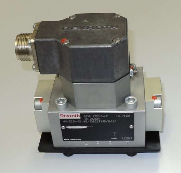 marca: REXROTH <br/>modelo: 4WS2EM1045 10B2ET315K8AM <br/>estado: nova