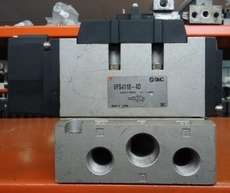Válvula pneumática SMC VFS4110-4D usada Válvula pneumática SMC VFS4110-4D usada
