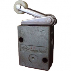 Válvula pneumática rolete SMC VM2 usada Válvula pneumática rolete SMC VM2 usada