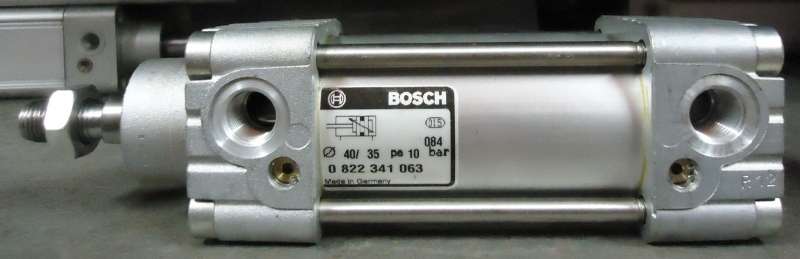 marca: Bosch <br/>modelo: 0822341063 40X35 <br/>estado: seminovo