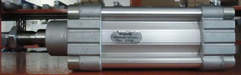 marca: Rexroth <br/>modelo: 08221220/52-50X52 7360 05W27 50X52<br/>estado: seminovo