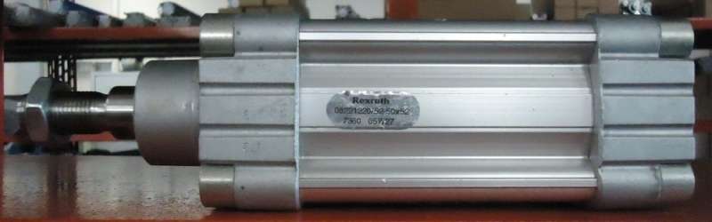 marca: Rexroth <br />
modelo: 08221220/52-50X52 7360 05W27 50X52<br />
estado: seminovo
