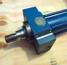 Cilindro hidráulico CDT3ME54028700