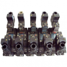 Conjunto de válvulas pneumáticas (modelo das válvulas: VG25-ERC-ERC) Conjunto de válvulas pneumáticas (modelo das válvulas: VG25-ERC-ERC)